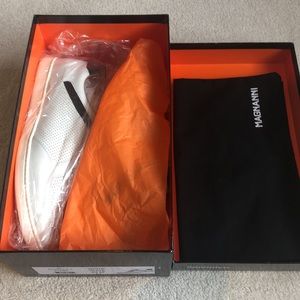 Magnanni echo lo II white tennis shoes